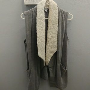 Gray Chelsea Sky Vest with Sherpa collar-Large